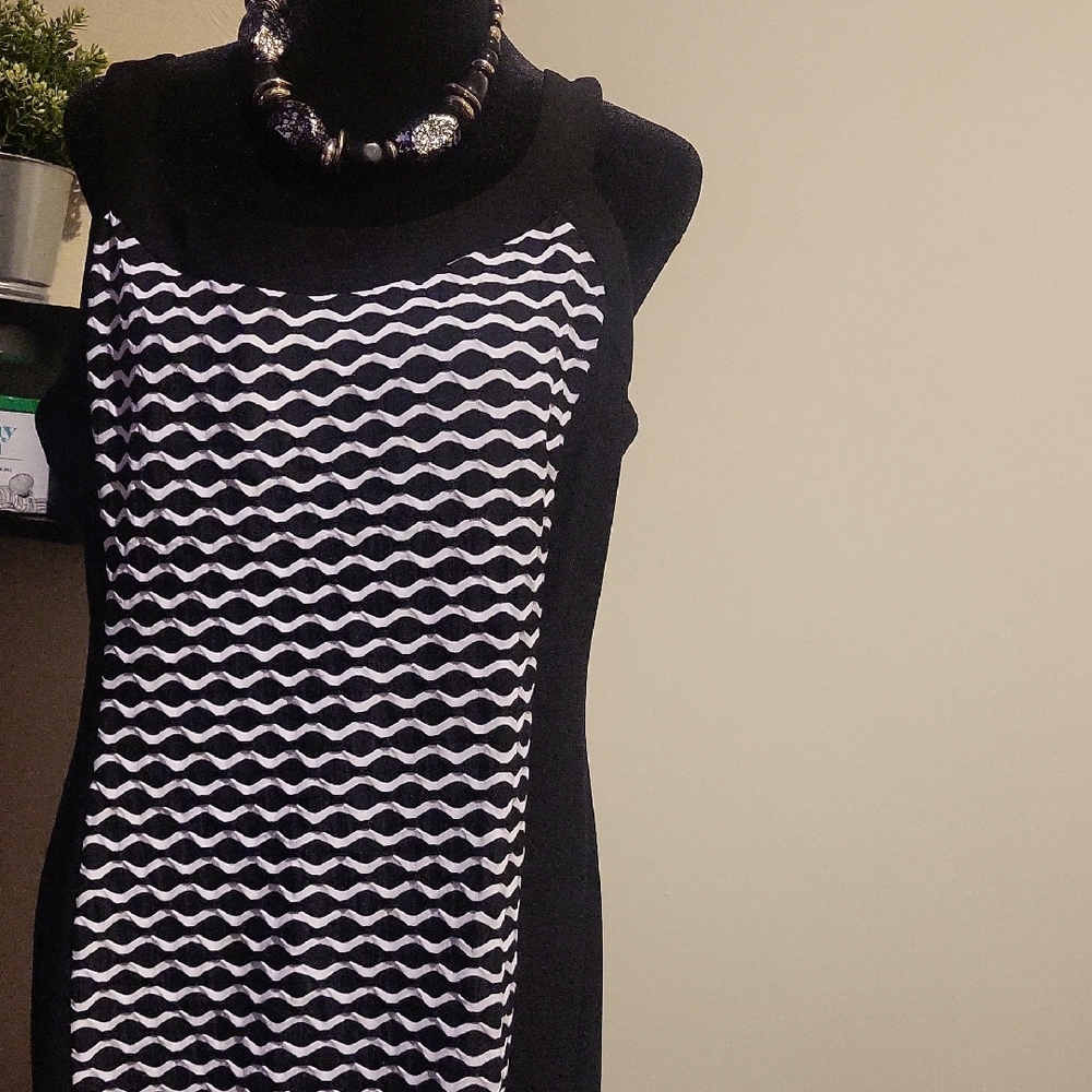 Black and White Wave Pattern Dress